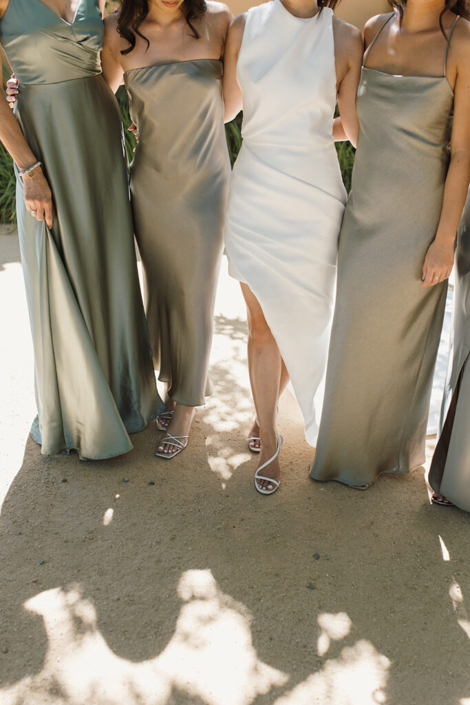 Stephanie and her bridesmaids. Photo by Nicole Donnelly.